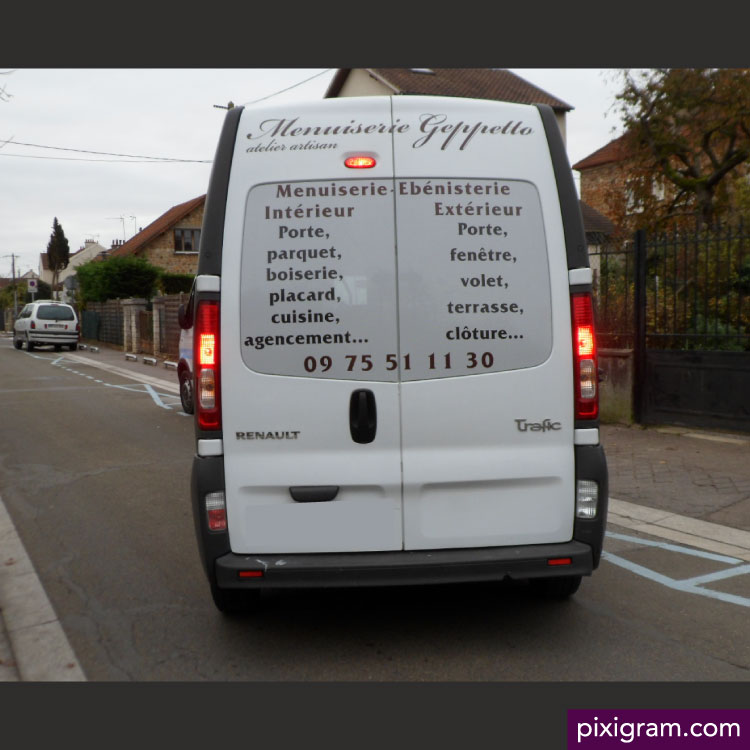 Personnaliser la vitre arrière de votre voiture